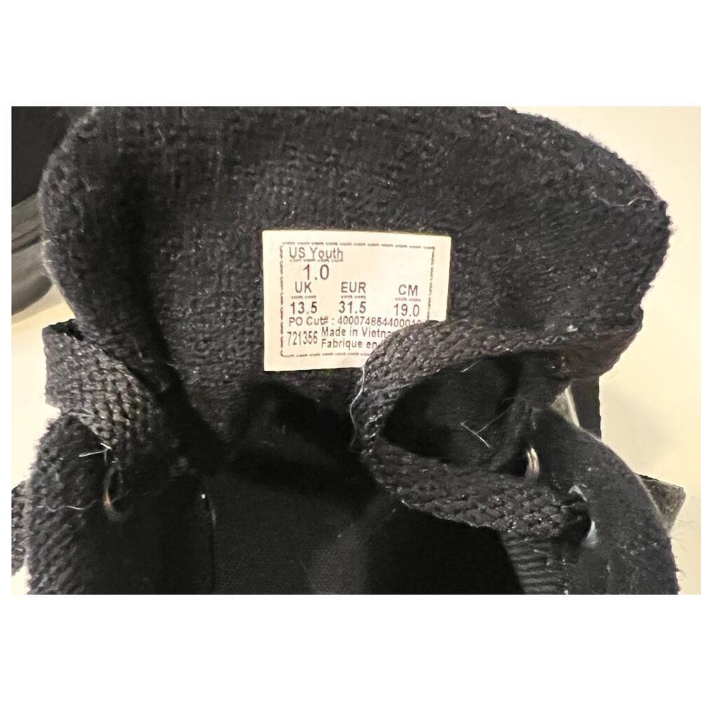 Vans Black Canvas Shoes in Black - Youth Size 1 - Picture 3 of 9